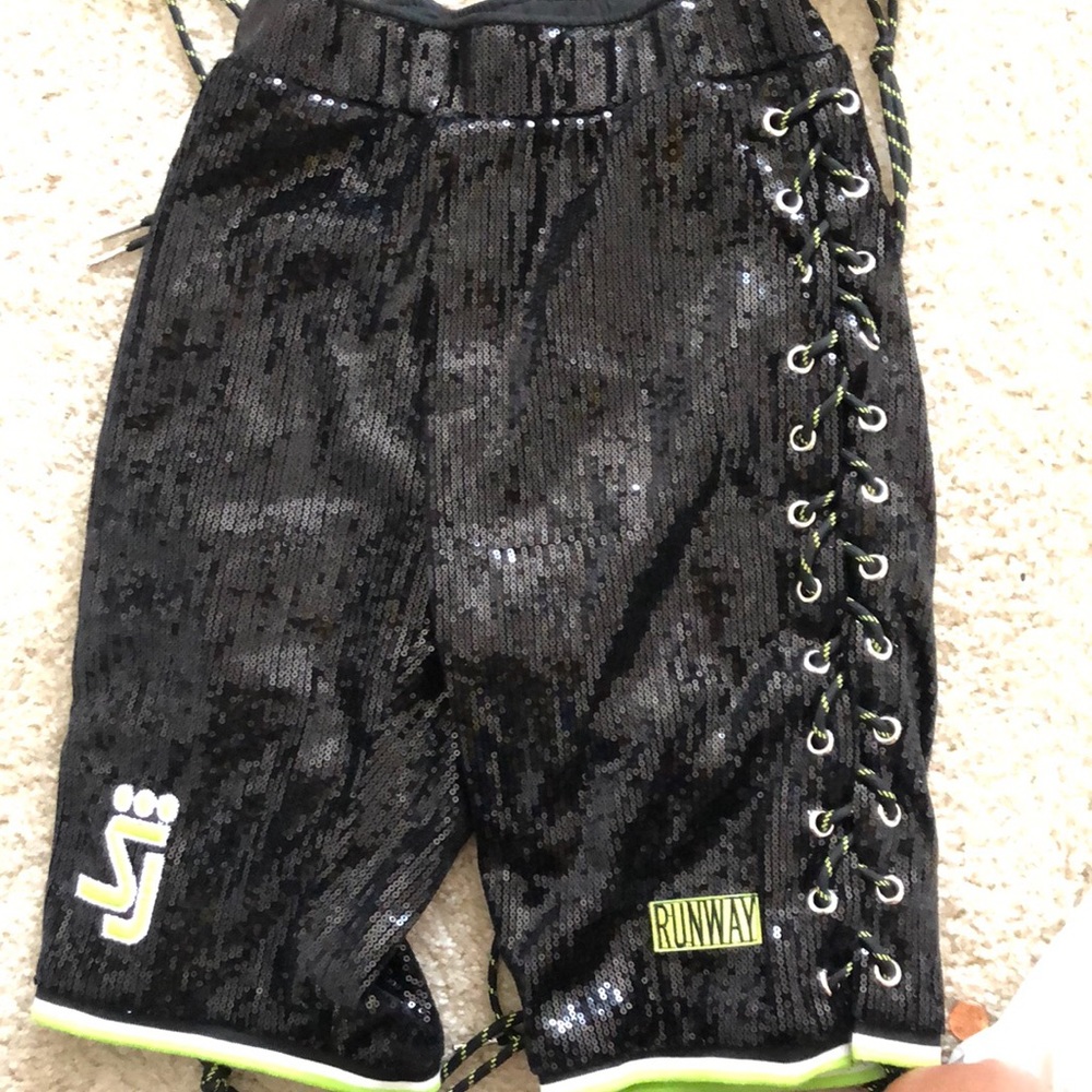 Shane Justin Outfit
